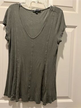 alice & olivia Olive V-Neck Swing Tee